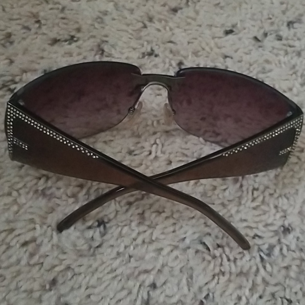 Fendi Sunglasses - Picture 3 of 17